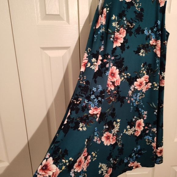 NWOT Fortune And Ivy Floral Sleeveless Dress, Knee Length - Picture 3 of 4